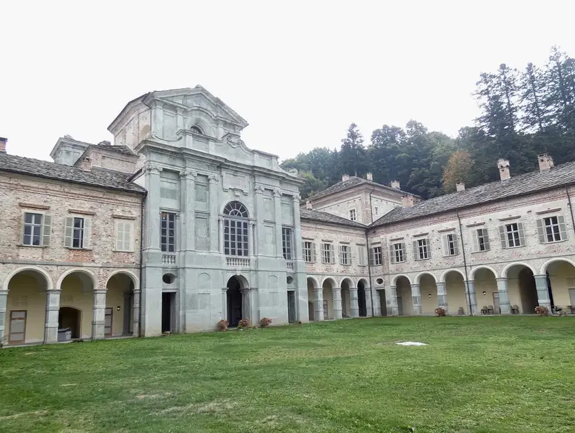 The Castle of Valcasotto between history and nature