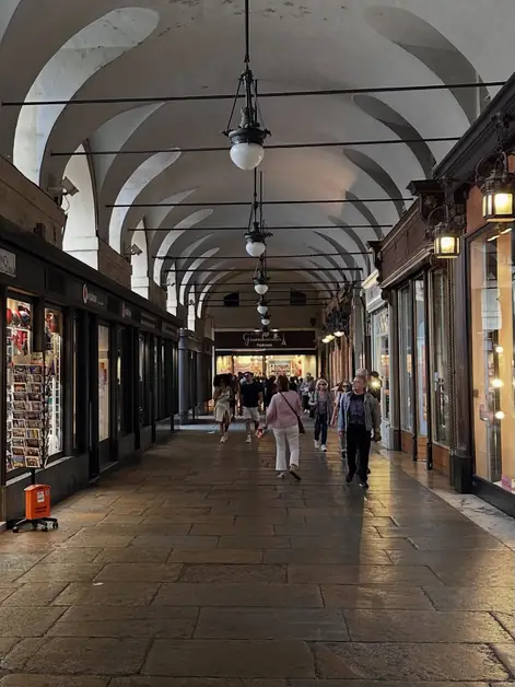 The elegance of Turin's arcades between history and modernity
