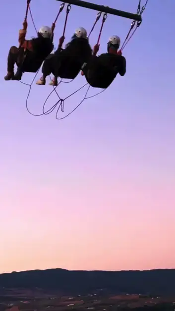 Icarus Flight in Baragiano: the giant swing over the ravine