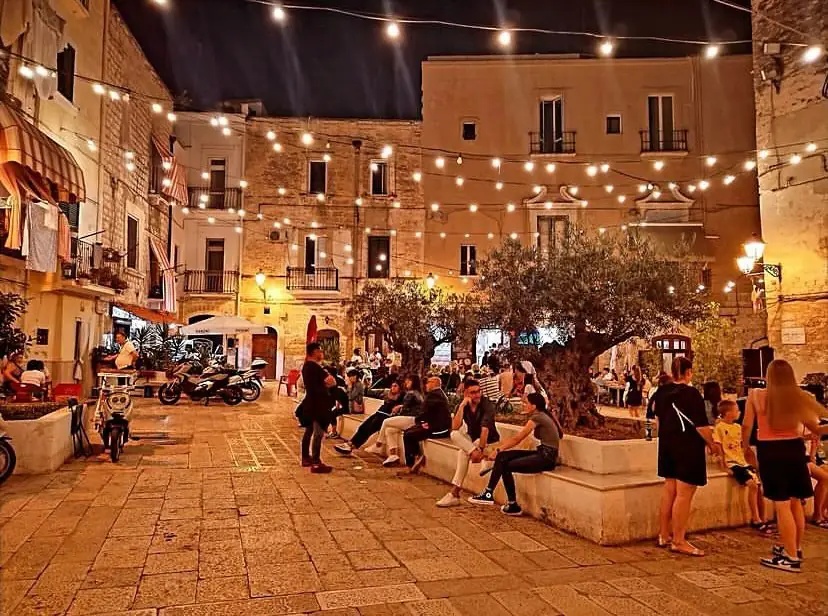 Largo Albicocca in Old Bari